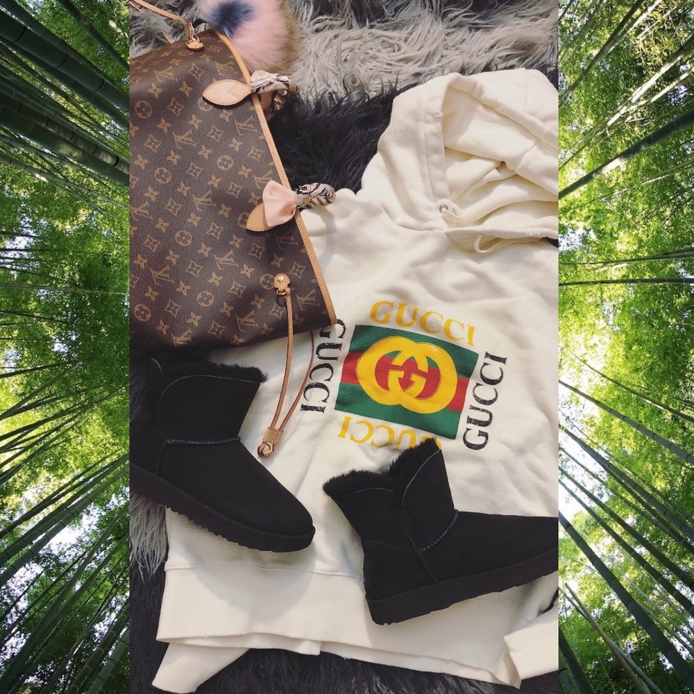 Black classic short UGG boots women’s size 7